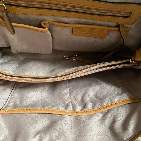 Michael Kors bag - Picture 3 of 6